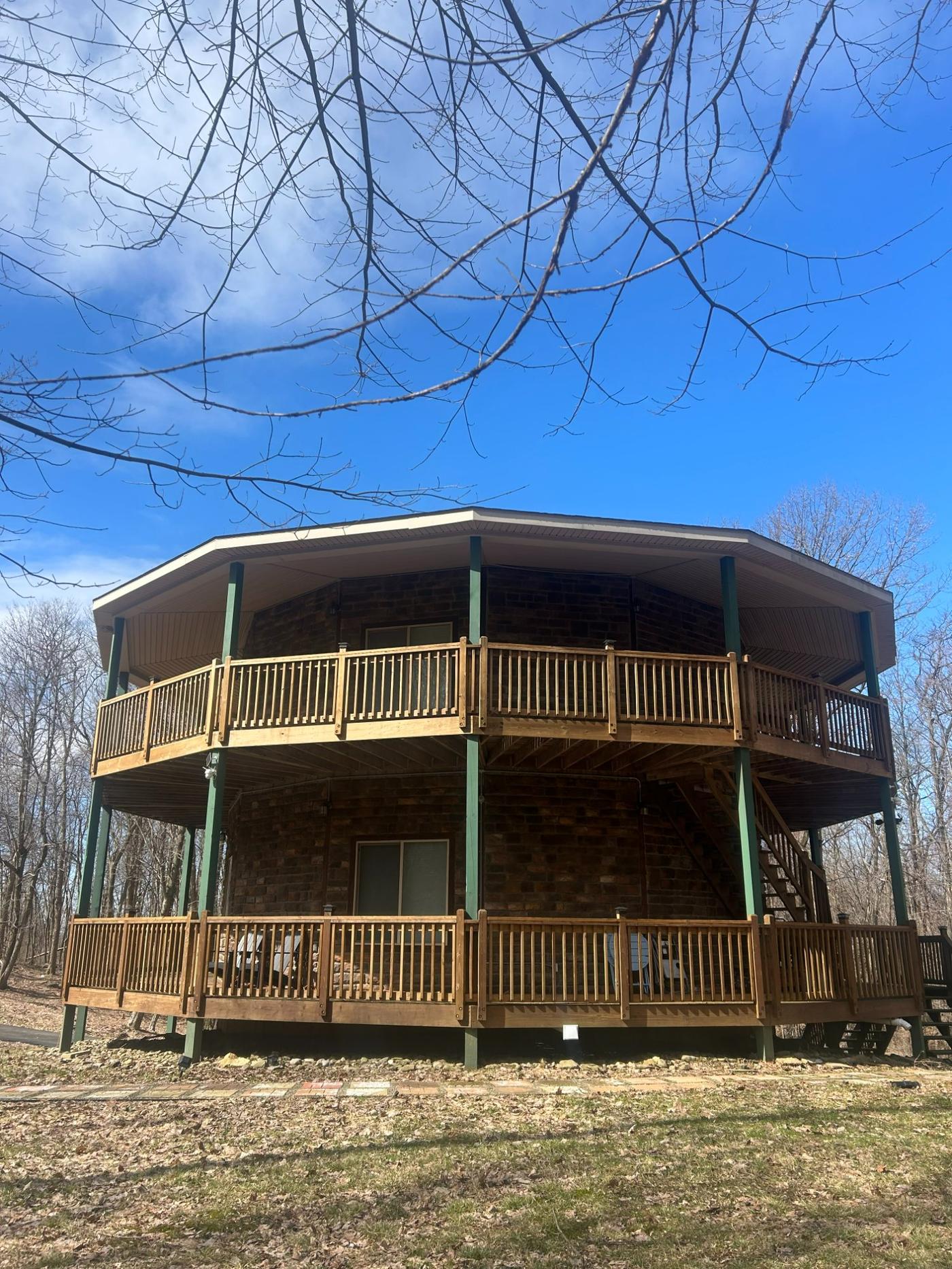 Erin's Lodge exterior